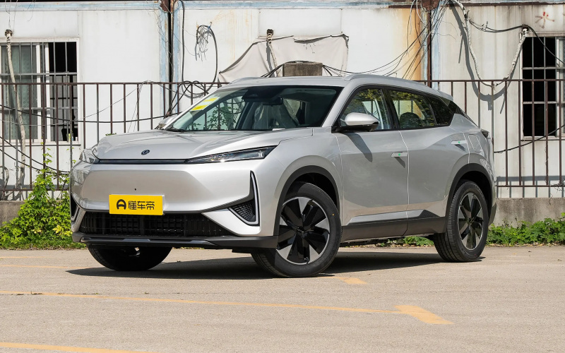Dongfeng Aeolus L7 фото спереди