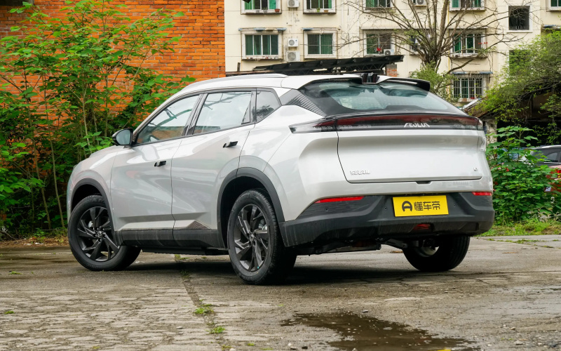 Dongfeng Aeolus L7 фото со стороны