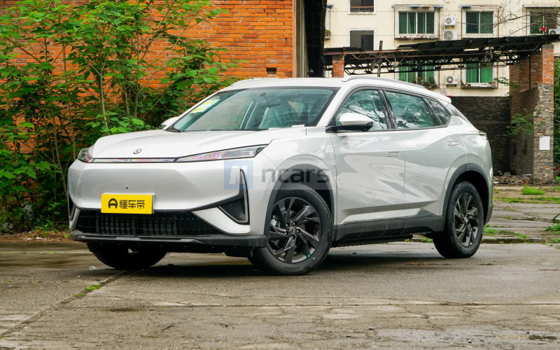 Dongfeng Aeolus L7 фото спереду
