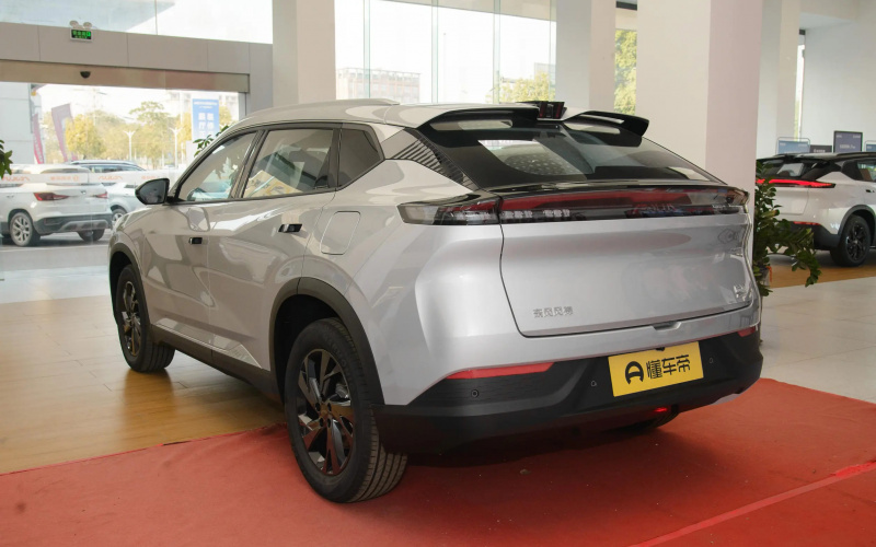 Dongfeng Aeolus Mage фото со стороны