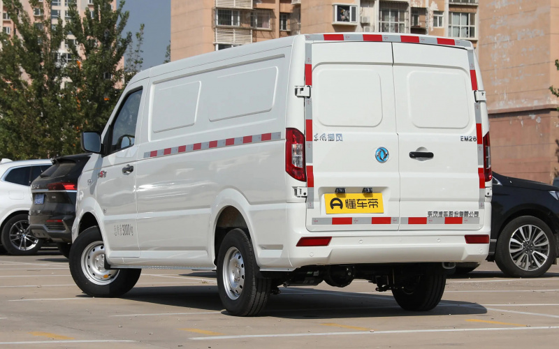 Dongfeng EM26 фото збоку