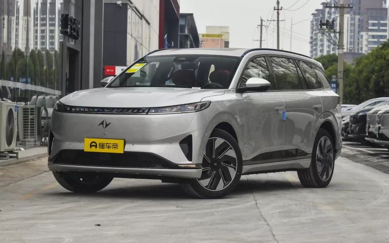 Dongfeng eπ 008 фото спереду