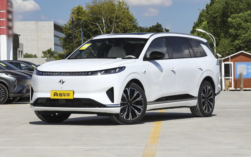 Dongfeng eπ 008 фото спереди