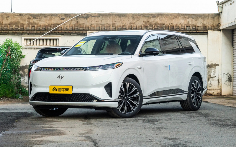 Dongfeng eπ008 фото спереду