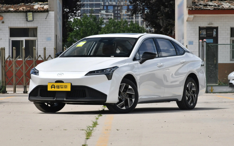 GAC Aion S фото спереди