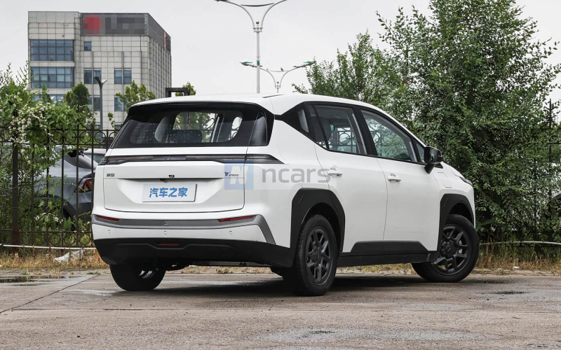 GAC Aion Y фото збоку