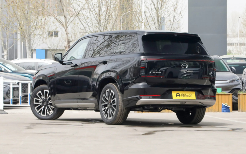 GAC Trumpchi S7 фото со стороны