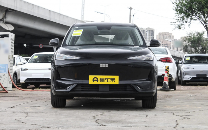 Geely Galaxy E5 фото со стороны