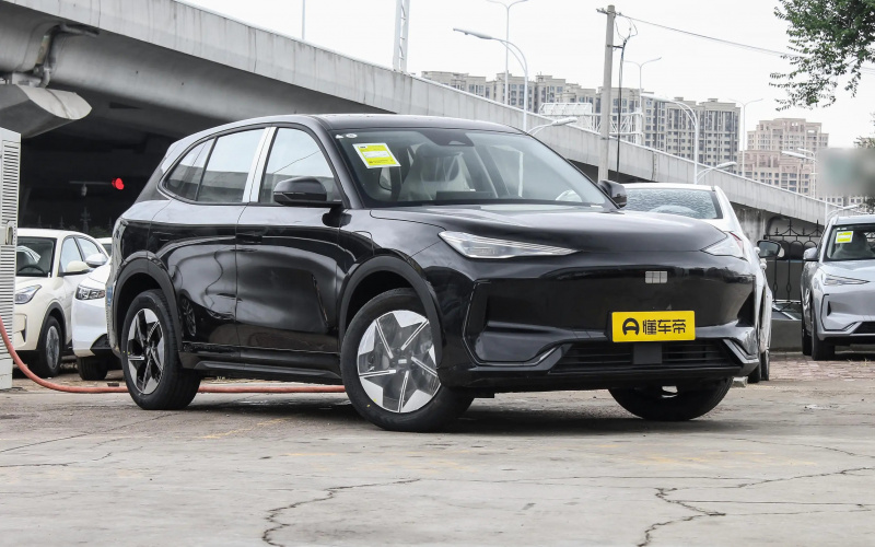Geely Galaxy E5 фото салона