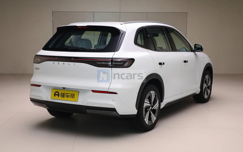 Geely Galaxy E5 фото со стороны