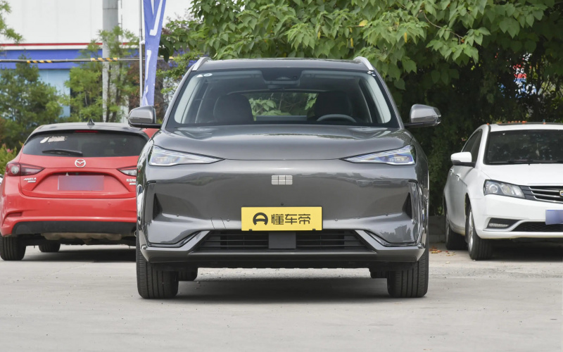Geely Galaxy E5 фото со стороны