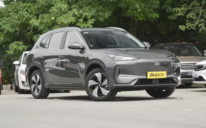 Geely Galaxy E5 фото салону