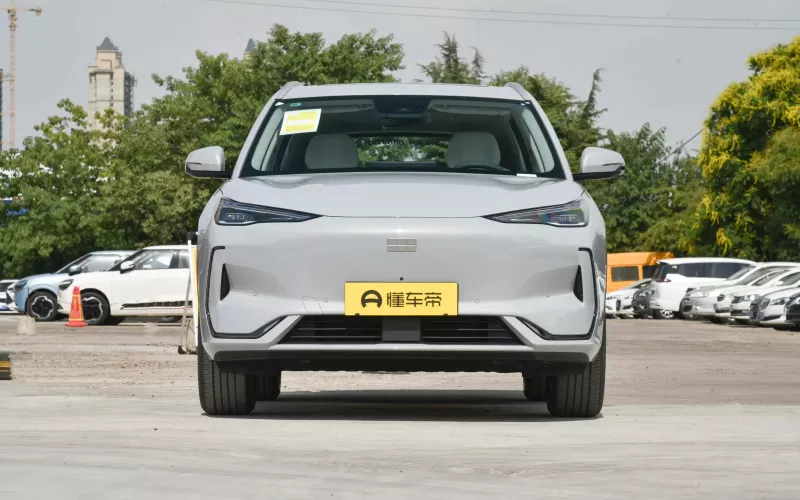 Geely Galaxy E5 фото со стороны