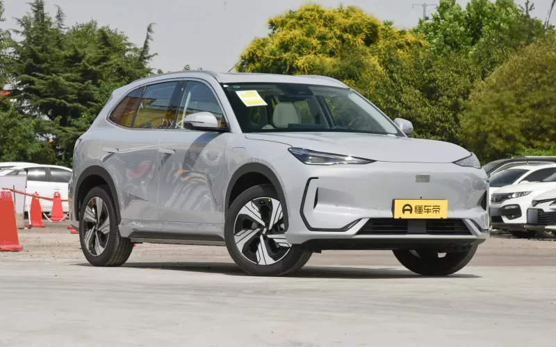 Geely Galaxy E5 фото салона