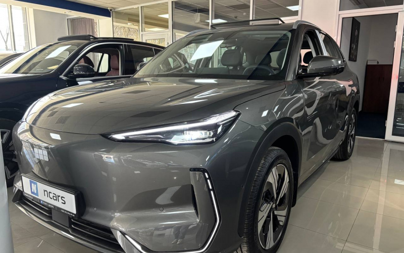 Geely Galaxy E5 фото збоку