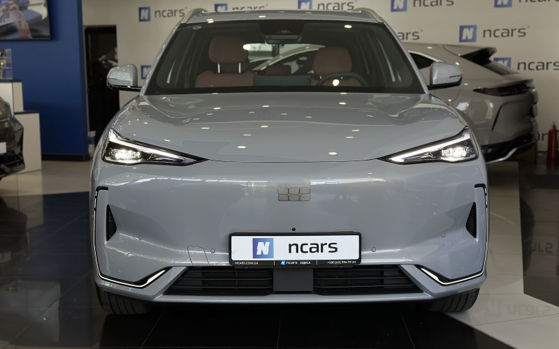 Geely Galaxy E5 фото збоку