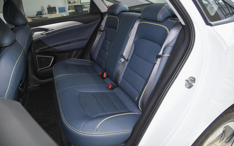 Geely G6 фото задний диван