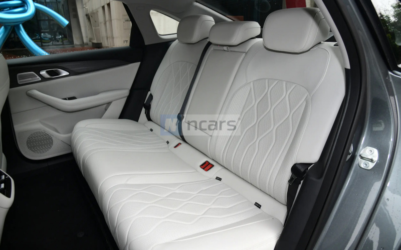 Geely Galaxy A7 PHEV фото задний диван