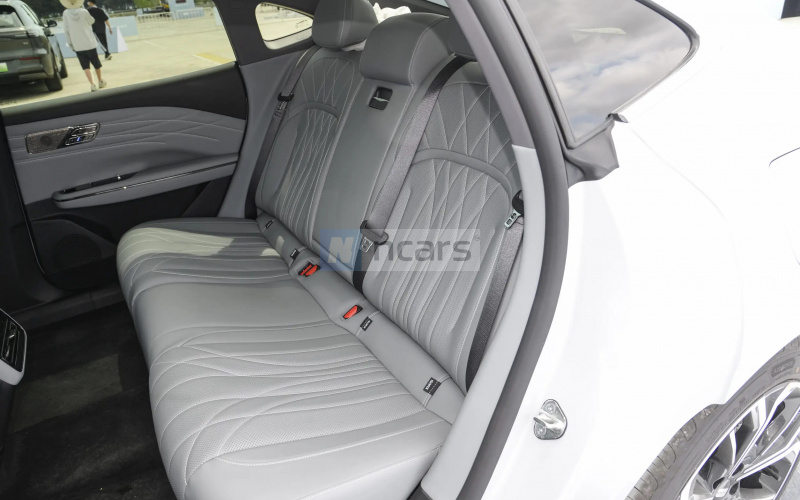 Geely Galaxy E8 фото задний диван