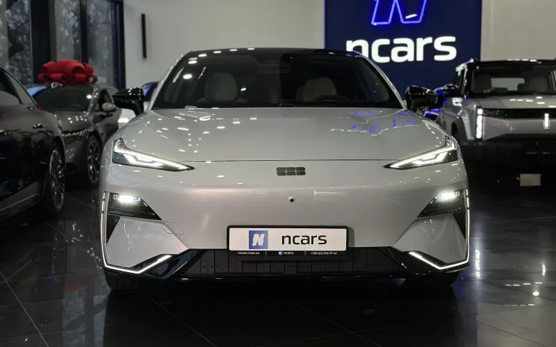Geely Galaxy E8 фото салону