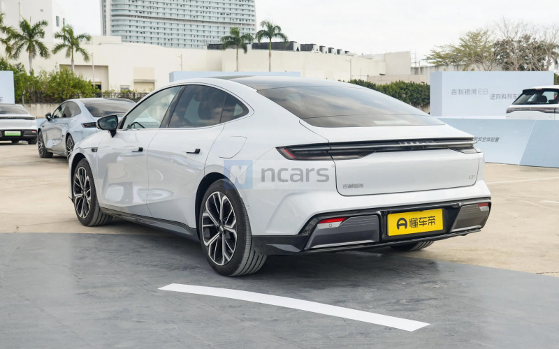 Geely Galaxy E8 фото со стороны