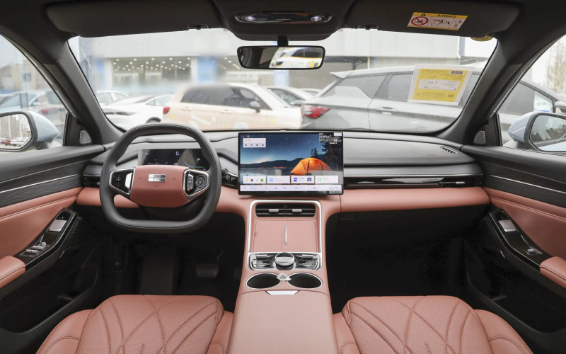 Geely Galaxy L6 EM-i DHT фото салону