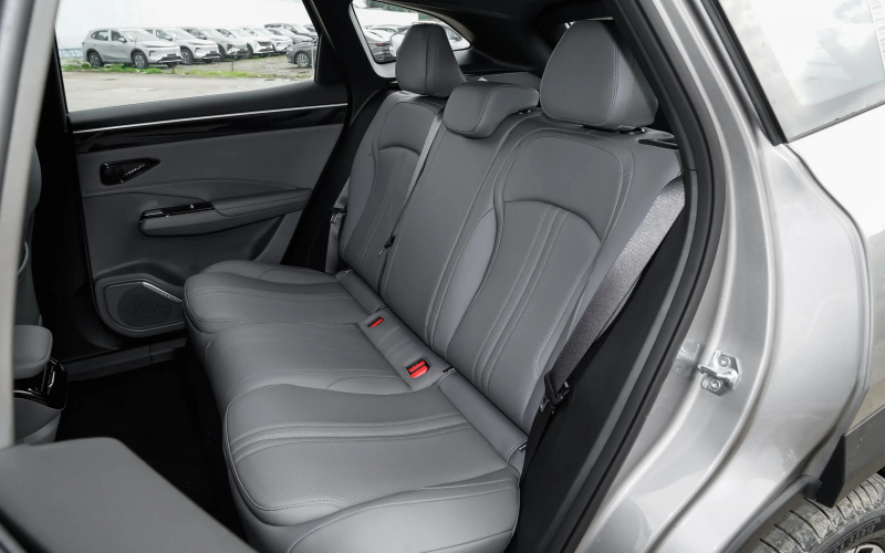 Geely Galaxy L7 фото задній диван