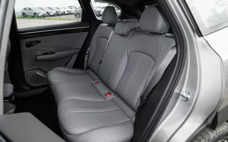 Geely Galaxy L7 фото задній диван