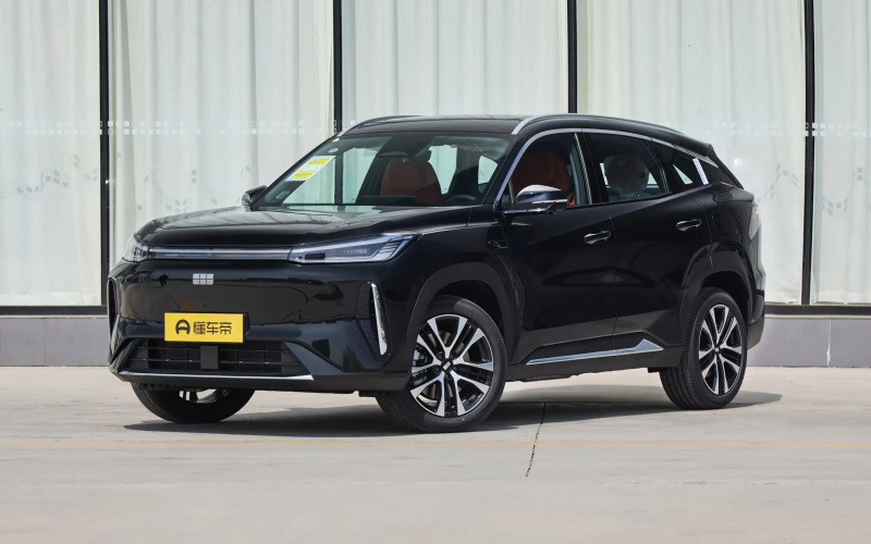 Geely Galaxy M7 PHEV фото спереду