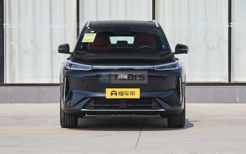 Geely Galaxy M7 PHEV фото збоку