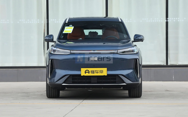 Geely Galaxy M7 PHEV фото збоку