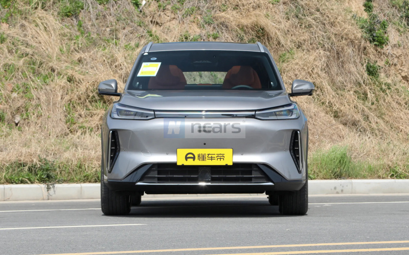 Geely Galaxy M7 PHEV фото збоку