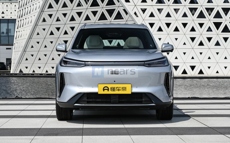 Geely Galaxy M7 PHEV фото збоку