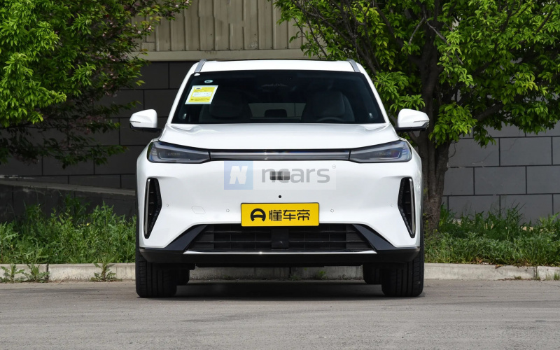 Geely Galaxy M7 PHEV фото збоку