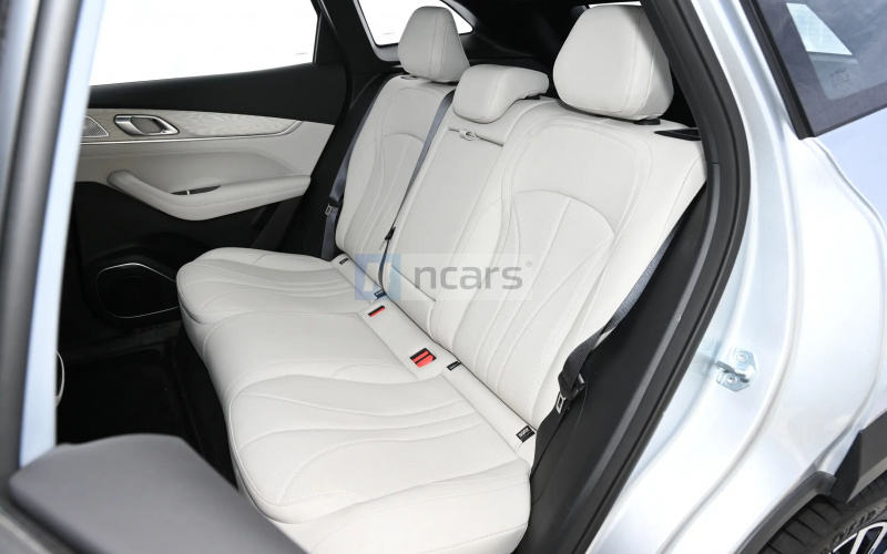 Geely Galaxy M7 PHEV фото задній диван