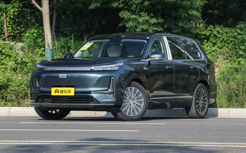 Geely Galaxy M9 PHEV фото спереду