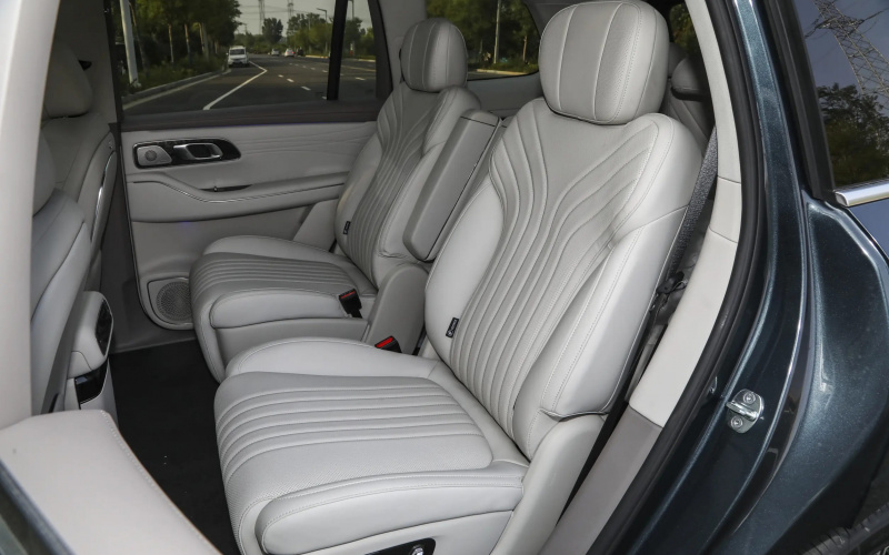 Geely Galaxy M9 PHEV фото задній диван
