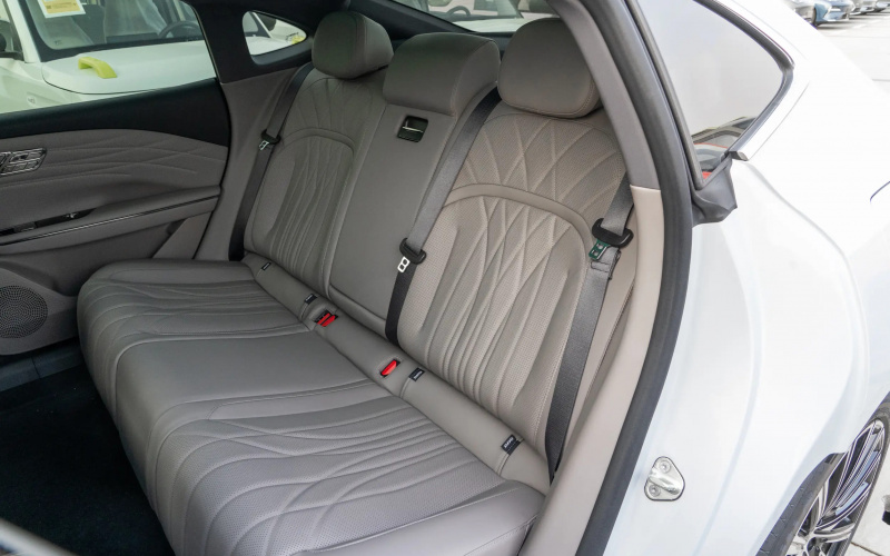 Geely Galaxy Star 8 PHEV фото задний диван