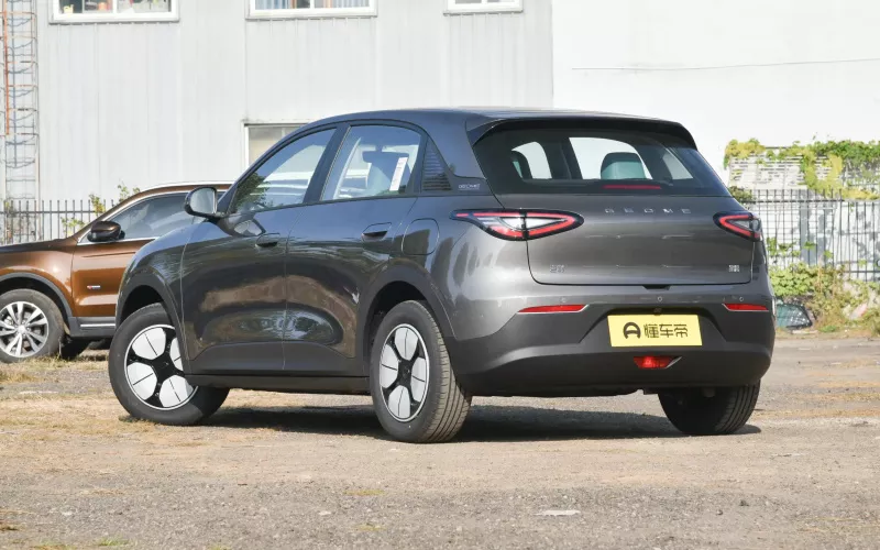 Geely Galaxy Star Wish фото збоку