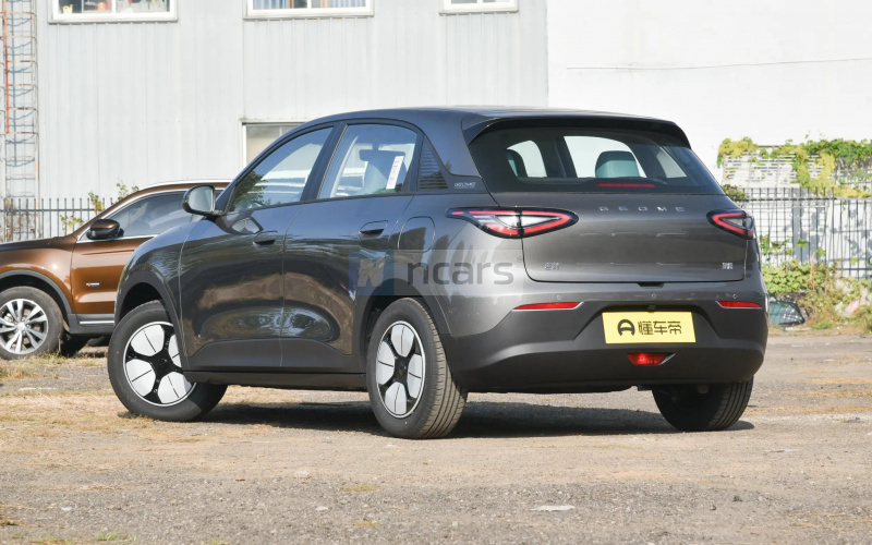 Geely Galaxy Star Wish фото со стороны