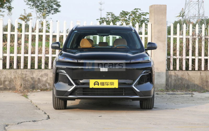 Geely Starship 7 EM-i фото со стороны