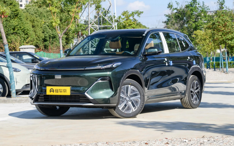 Geely Starship 7 EM-i фото спереди