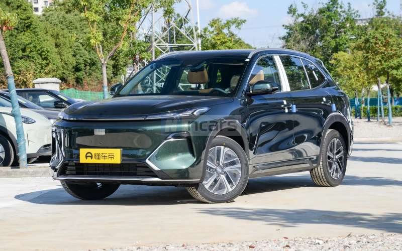Geely Starship 7 EM-i фото спереди