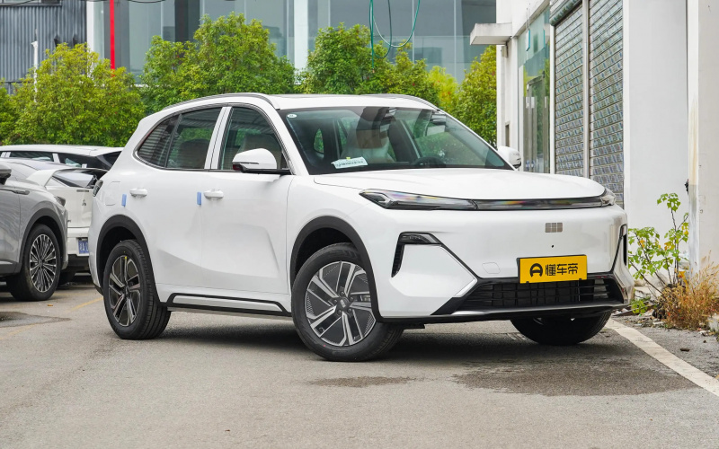 Geely Starship 7 EM-i фото салона