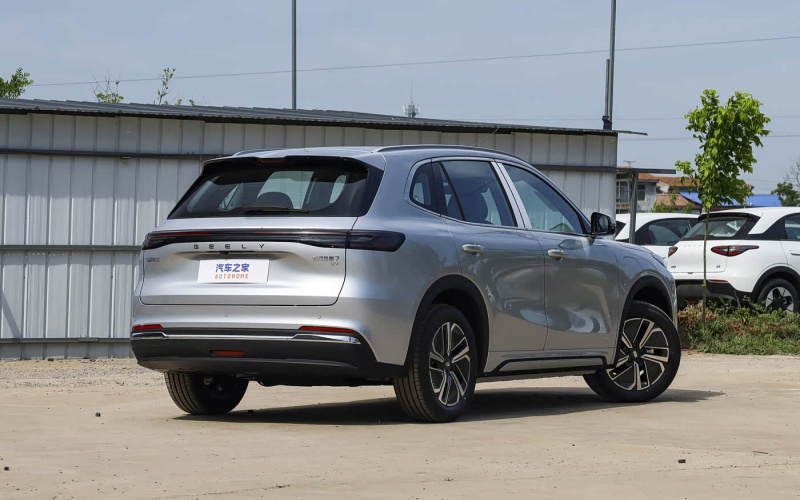 Geely Galaxy Starship 7 EV фото со стороны