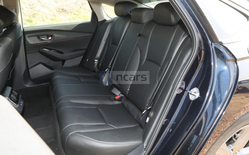 Honda Accord PHEV фото задній диван