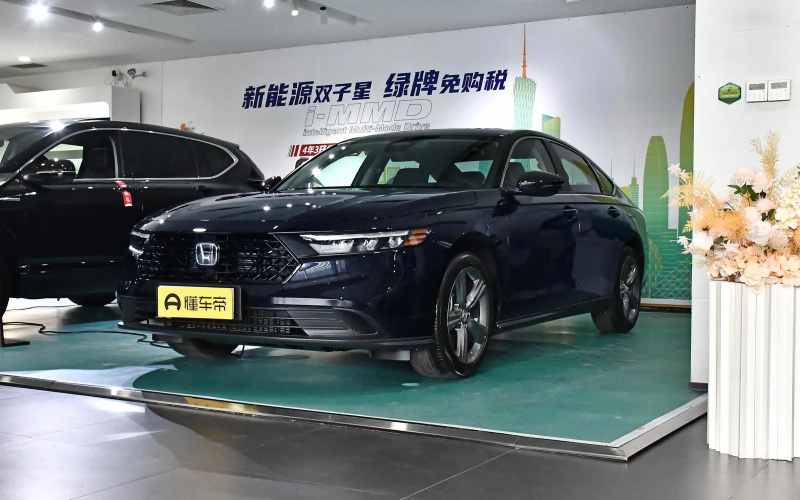 Honda Accord PHEV фото спереду