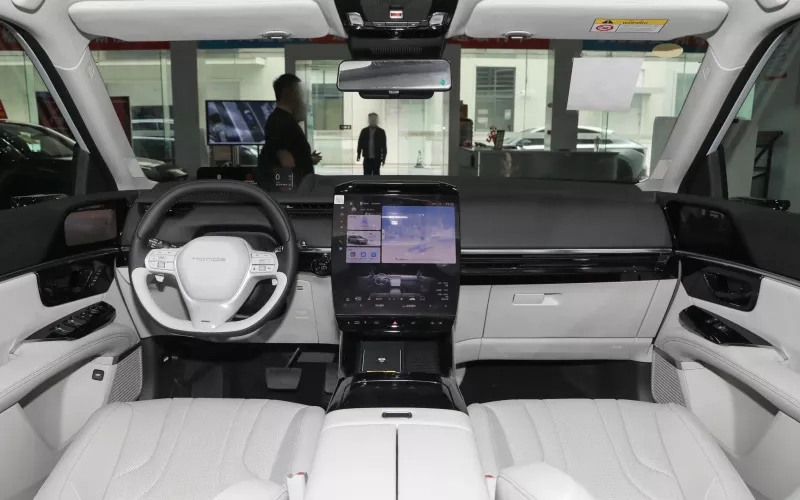 Honda  P7 фото салона