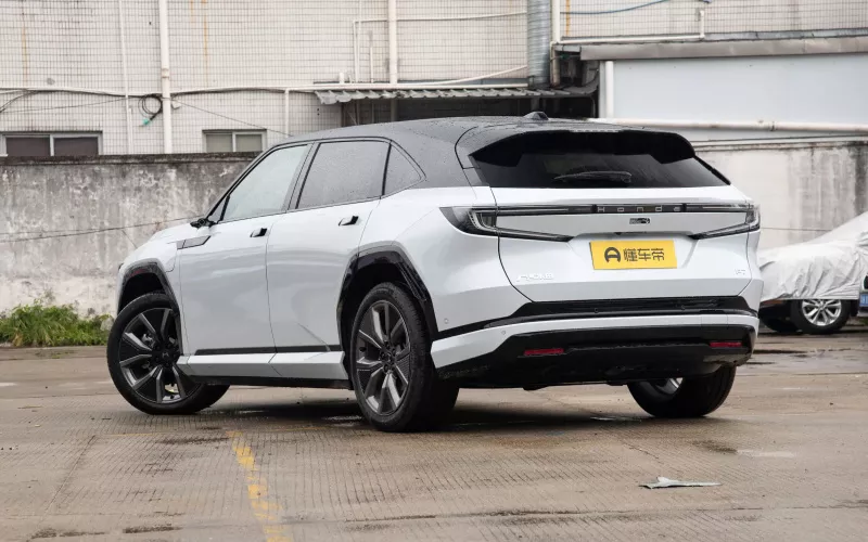 Honda  P7 фото со стороны