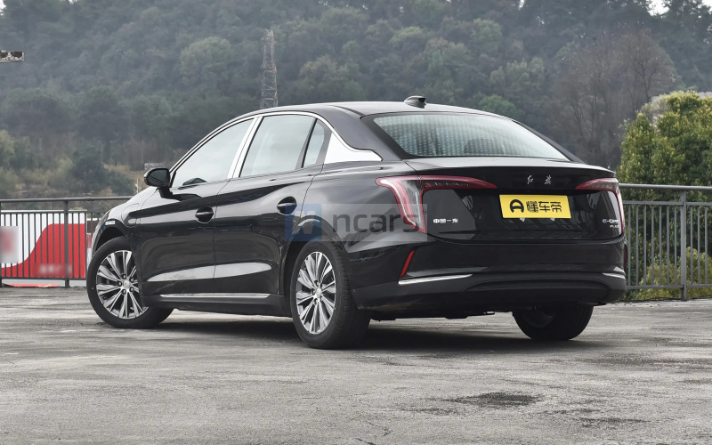 Hongqi E-QM5 фото со стороны